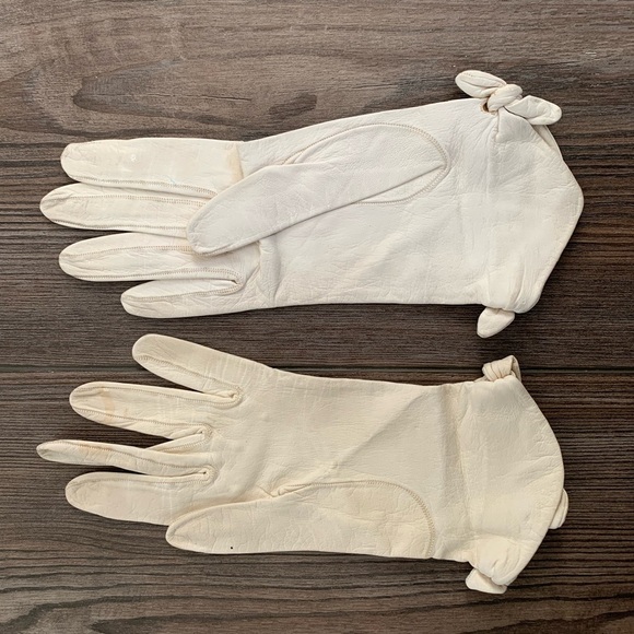 Glows - Picture 2 of 6